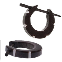 Load image into Gallery viewer, Horn Pin-Ohrringe schmal schwarz 14 mm Kerben weiß Creolen Holz Pin handgeschnitzt - chic-net.de
