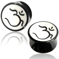 Cargar imagen en el visor de la galería, Horn Plug Om schwarz weiß Flesh Tunnel Hornplug - chic-net.de
