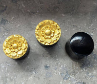 Cargar imagen en el visor de la galería, Hornplug Plug Horn Blume gold Farbe schwarz Flesh Tunnel Lobe Expander - chic-net.de
