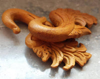 Load image into Gallery viewer, Jackfrucht Holz hell braun 10mm Lobe Piercing Hook Fire - chic-net.de
