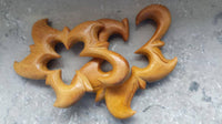 Load image into Gallery viewer, Jackfrucht Holz hell Lobe Piercing Blüte Hook 10mm - chic-net.de
