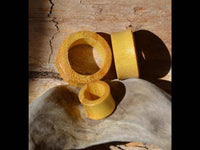 Load image into Gallery viewer, Jackfrucht Holz Tunnel ocker Pünktchen konvex dick - chic-net.de
