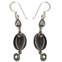 Load image into Gallery viewer, Katzenaugen-Ohrringe, Ohrhänger mit ovalförmigem grau-gefärbtem Katzenauge und Bügel aus Sterling Silber 925 - chic-net.de
