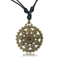 Load image into Gallery viewer, Kette Brass Baumwolle schwarz Anhänger Muster antik golden - chic-net.de
