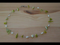 Load image into Gallery viewer, Kette Steinsplitter Perlen Glasperlen Damen Zuchtperlen Schmuck oliv grün weiß 42 cm nickelfrei - chic-net.de
