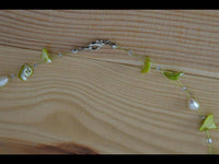 Load image into Gallery viewer, Kette Steinsplitter Perlen Glasperlen Damen Zuchtperlen Schmuck oliv grün weiß 42 cm nickelfrei - chic-net.de
