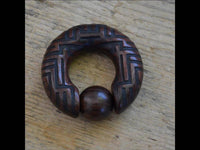 Load image into Gallery viewer, Klemmkugel Ring Narraholz Piercing Labyrinth Gravur - chic-net.de
