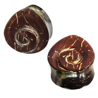Load image into Gallery viewer, Kokosholz Plug Tropfen dunkelbraun Spirale eingraviert Holzplug handgeschnitzt Tribal Tunnel Expander - chic-net.de
