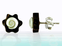 Load image into Gallery viewer, Kokosnuss-Ohrstecker Shivaauge Blume, 8mm, dunkelbraun Silber-Stift, Shiva eye, Holz-Ohrringe, holz-Ohrstecker - chic-net.de
