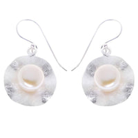 Load image into Gallery viewer, Kreis gewellt Perlen Ohrringe 925er Sterling Silber gebürstet Zuchtperle (1A Naturqualität) - chic-net.de
