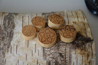 Load image into Gallery viewer, Krokodil Holz Plug Schwertlilien Stern double flared - chic-net.de
