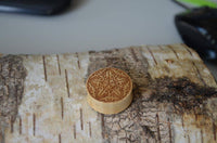 Load image into Gallery viewer, Krokodil Holz Plug Schwertlilien Stern double flared - chic-net.de
