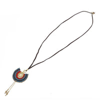 Load image into Gallery viewer, Lange Lederband Kette schwarz Spirale mit bunten Fäden lange Anhänger Perle - chic-net.de
