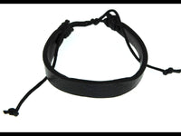 Load image into Gallery viewer, Leder Armband breit Textur aubergine schwarz verstellbar - chic-net.de
