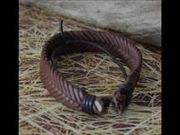 Load image into Gallery viewer, Leder Armband Fischgrätenzopf geflochten verstellbar - chic-net.de
