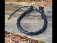 Load image into Gallery viewer, Leder Armband Schnur rund glatt geflochten verstellbar - chic-net.de
