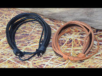 Load image into Gallery viewer, Leder Armband schwarz braun Schnüre verstellbar - chic-net.de
