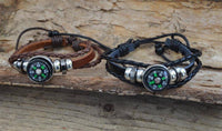 Load image into Gallery viewer, Lederarmband Kompass dreilagig geflochten verstellbar - chic-net.de
