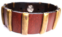 Load image into Gallery viewer, Lederarmbänder braun breit goldene rechteckige Nieten Brass Armband Leder unisex nickelfrei - chic-net.de
