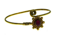 Load image into Gallery viewer, Messing Armreif antik gold Rubin pink Kugeln Blume - chic-net.de
