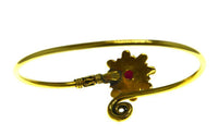 Load image into Gallery viewer, Messing Armreif antik gold Rubin pink Kugeln Blume - chic-net.de
