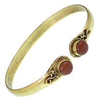 Cargar imagen en el visor de la galería, Messing Armreif golden braun Sandstein rund acht Zopfrand nickelfrei verstellbar antik Tribal - chic-net.de
