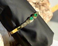 Cargar imagen en el visor de la galería, Messing Armreif golden Jade grün Spirale Tropfen Flechtrand nickelfrei verstellbar antik Tribal - chic-net.de
