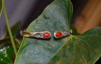 Cargar imagen en el visor de la galería, Messing Armreif golden Jaspis rot Spirale Tropfen Flechtrand nickelfrei verstellbar antik Tribal - chic-net.de
