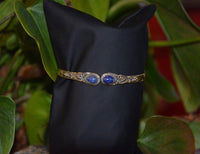 Cargar imagen en el visor de la galería, Messing Armreif golden Lapis blau Spirale Tropfen Flechtrand nickelfrei verstellbar antik Tribal - chic-net.de
