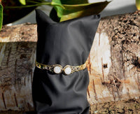 Cargar imagen en el visor de la galería, Messing Armreif golden Mondstein rund acht Zopfrand nickelfrei verstellbar antik Tribal Schmuck.
