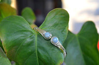 Cargar imagen en el visor de la galería, Messing Armreif golden Mondstein rund Blume Zopfrand nickelfrei verstellbar antik Tribal Schmuck - chic-net.de
