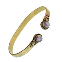 Cargar imagen en el visor de la galería, Messing Armreif golden Mondstein rund Blume Zopfrand nickelfrei verstellbar antik Tribal Schmuck - chic-net.de
