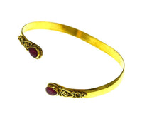 Cargar imagen en el visor de la galería, Messing Armreif golden Rubin Spirale Tropfen Flechtrand - chic-net.de
