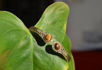 Cargar imagen en el visor de la galería, Messing Armreif golden Tigerauge rund acht Zopfrand nickelfrei verstellbar antik Tribal Schmuck - chic-net.de
