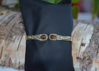 Cargar imagen en el visor de la galería, Messing Armreif golden Tigerauge Spirale Tropfen Flechtrand nickelfrei verstellbar antik Tribal - chic-net.de
