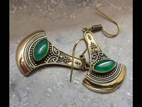 Cargar imagen en el visor de la galería, Messing Ohrringe Onyx Stein grün gold Axt Form Mandel - chic-net.de
