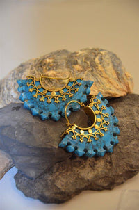 Cargar imagen en el visor de la galería, Messing Ohrringe Türkis Stein gold Bogen Pfeile 50mm - chic-net.de
