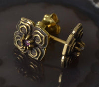 Load image into Gallery viewer, Messing Stein Kristall Ohrstecker gold Blume antik 10mm - chic-net.de
