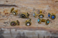 Load image into Gallery viewer, Messing Stein Kristall Ohrstecker gold Kugelblume 10mm - chic-net.de
