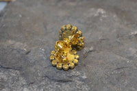Load image into Gallery viewer, Messing Stein Kristall Ohrstecker gold Kugelblume 10mm - chic-net.de
