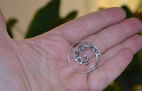 Load image into Gallery viewer, Messingohrringe versilbert Spiralen Linien S-Form Ornament 925 sterling Silber - chic-net.de
