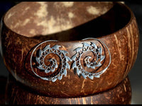 Load image into Gallery viewer, Messingohrringe versilbert Spiralen Zacken Dreiecke Muster 925 sterling Silber - chic-net.de
