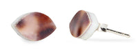Load image into Gallery viewer, Muschel Silberohrstecker Mandel Ohrstecker gefärbt braun weiß 925er Sterling Silber Ohrringe - chic-net.de
