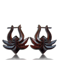 Load image into Gallery viewer, Narra Holz Pin Ohrringe Creolen Krake handgeschnitzt braun 39 mm - chic-net.de
