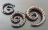 Load image into Gallery viewer, Narraholz Piercing Holz Spiralgravur dunkelbraun Spirale 4mm 6mm 8mm Dehnspirale - chic-net.de
