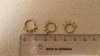 Cargar imagen en el visor de la galería, Nasenringe Dreiecke Punkte Messing Tribal antik goldfarben nickelfrei Septum Piercing Nase exotisch Brass - chic-net.de
