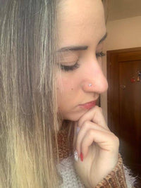 Cargar imagen en el visor de la galería, Nasenstecker silber Edelstahl dreickig weiß Zirkonia - chic-net.de
