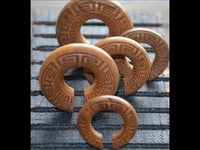 Cargar imagen en el visor de la galería, Ohr Donut Piercing griechisch Teakholz Ohrgewicht - chic-net.de
