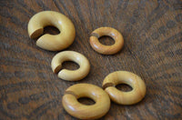 Cargar imagen en el visor de la galería, Ohr Donut Piercing Ohrgewicht Jackfrucht Holz Ring - chic-net.de

