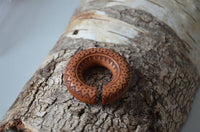 Cargar imagen en el visor de la galería, Ohr Donut Piercing Zacken Holz Ohrgewicht Ring - chic-net.de
